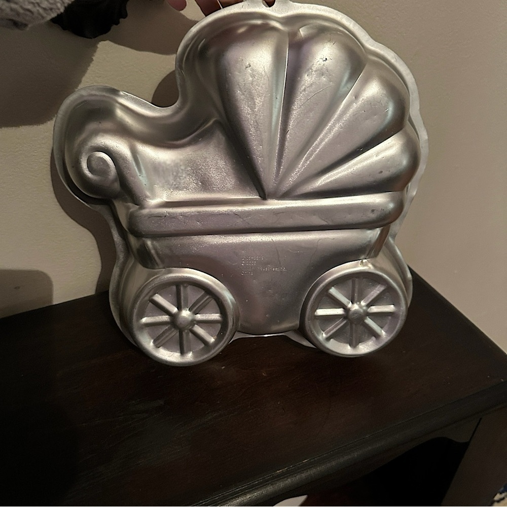 3/$20 💥‎ Wilton Baby Carriage Babyshower Cake Pan
